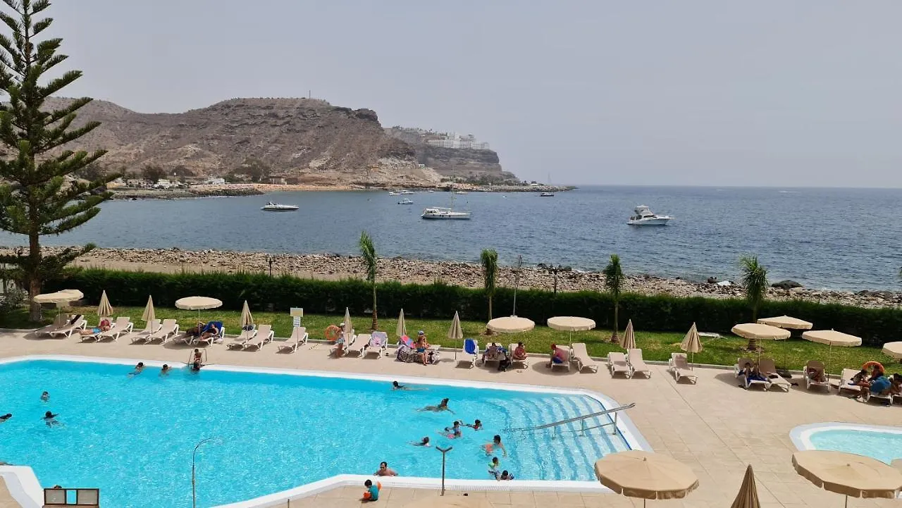 Apartment Ocean Breeze Oasis: Deluxe Beachfront Retreat with Stunning Views Playa Del Cura