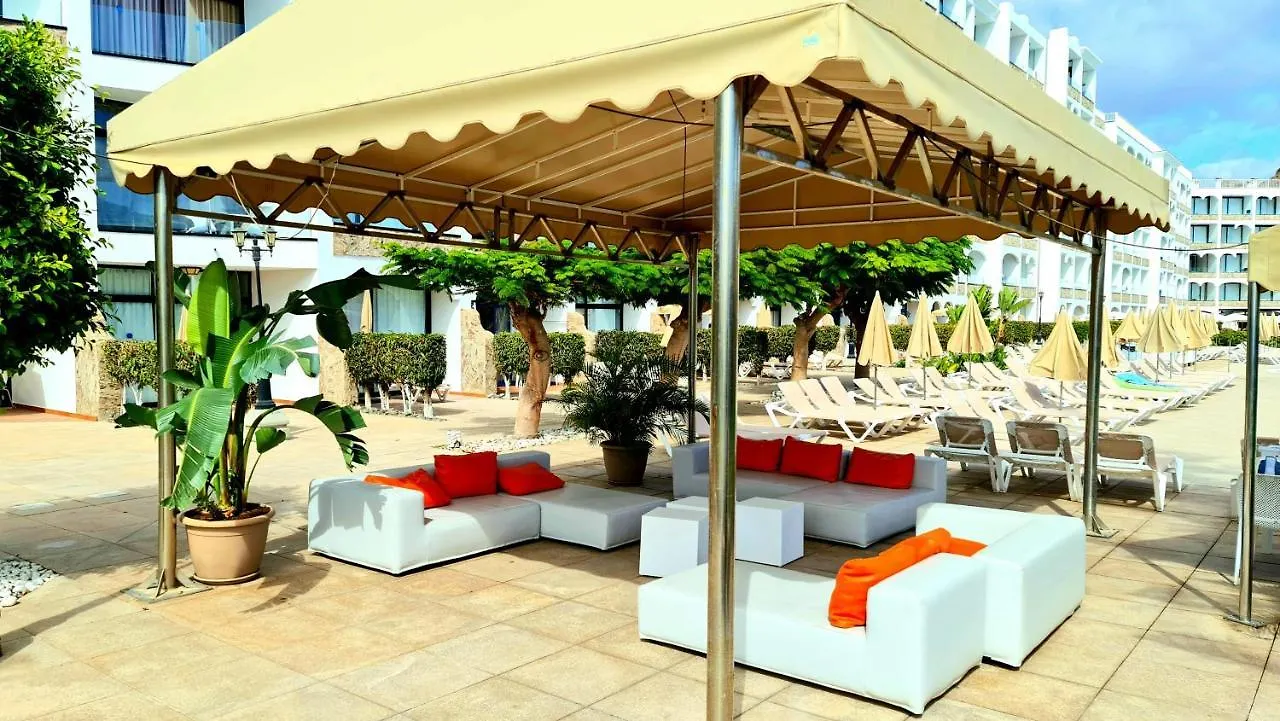 Ocean Breeze Oasis: Deluxe Beachfront Retreat with Stunning Views Playa Del Cura