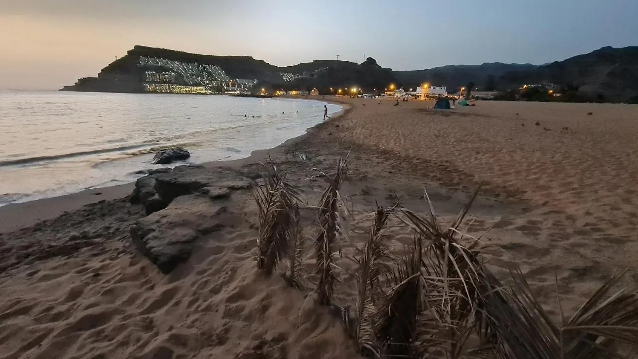 Apartment Ocean Breeze Oasis: Deluxe Beachfront Retreat with Stunning Views Playa Del Cura  Spain