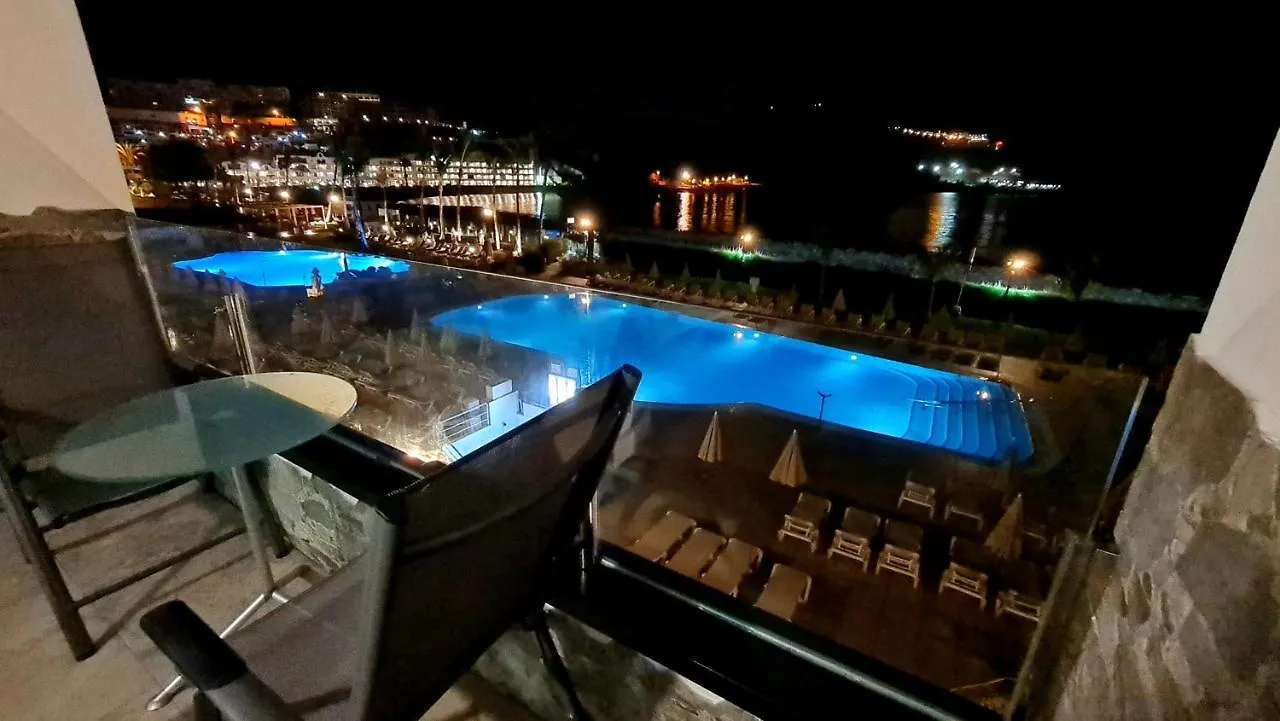 Apartment Oceanfront Deluxe-45M, 2 Big Pools,2Aircondition, 2Tv-65