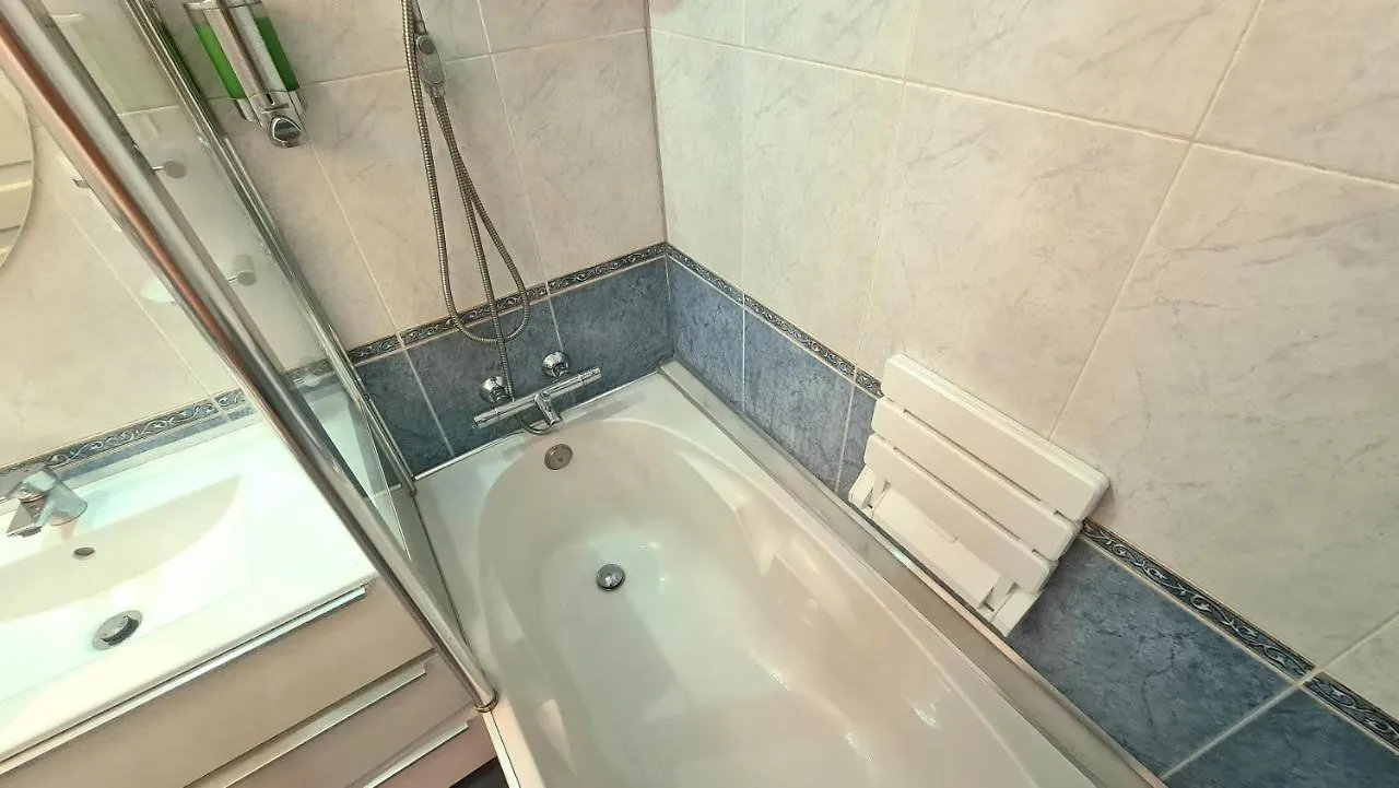 Apartment Oceanfront Deluxe-45M, 2 Big Pools,2Aircondition, 2Tv-65